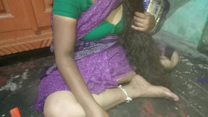કાળજાડી ભારતીય આંટી પિસ્સ કેમેરા પર