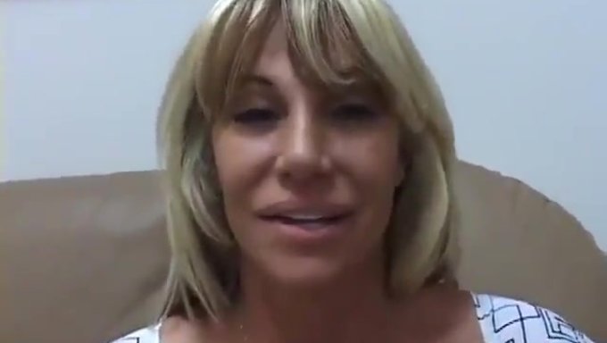 બિગ ટિટ્સ Milf ફિશનેટમાં ખુદ સાથે ખેળે છે